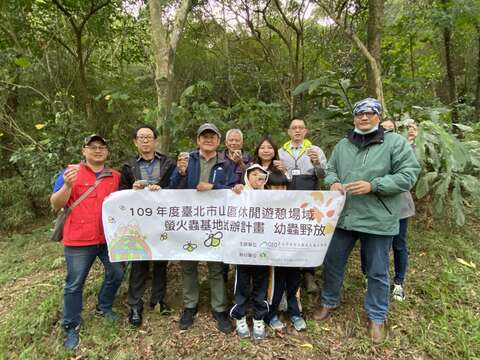 City, Environmental Activists Work on Rebuilding Firefly Habitat at Tiger Mountain