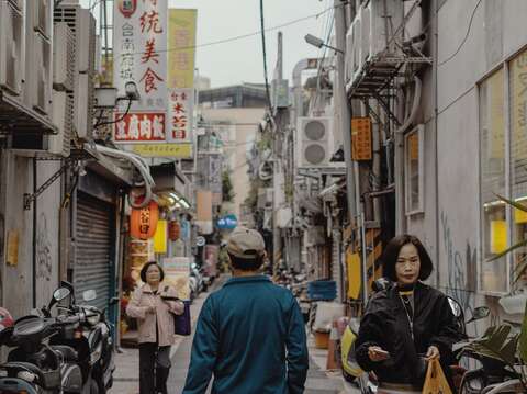 台北の小さな通りにはいずれも隠れた名店があり、著名なブランドなどがなくても食事時には長蛇の列を作ります。(写真/David Emrich)