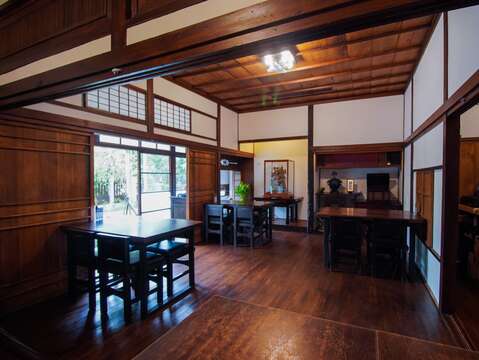 靜心苑：內部保留原始的日式建築起居空間。