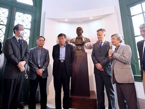 Restored Bronze Bust of William Burton Unveiled at Taipei Water Park