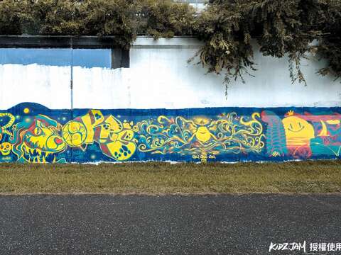 基五疏散門附近的觀山河濱塗鴉牆 常可以見到精彩的創作 (攝影 李鑑恒)