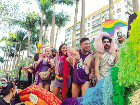 台北市はLGBTの人たちに優しい都市として毎年パレードを開催し、ジェンダー問題に関心がある人たちを受け入れています。(写真/Taiwan Scene)