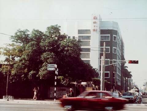 1985年國語日報社再遷入羅斯福路與福州街交叉口的新建十五層辦公大樓。