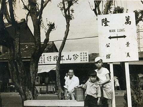 而今天的羅斯福路五～六段，在1949_1965年間其實是臺鐵轄下的新店鐵路支線(照片來源：臺北市文山社區大學)。