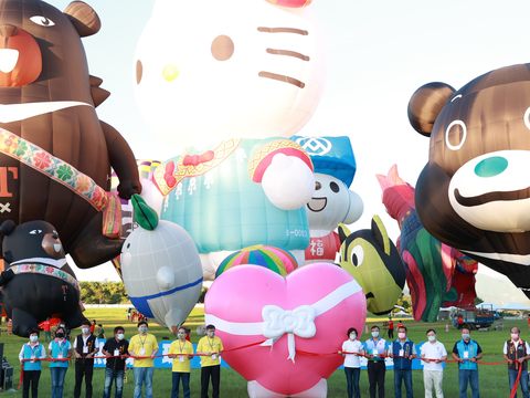 臺北熊讚熱氣球於臺東國際熱氣球嘉年華首航Bravo x Hello Kitty全場最吸睛組合