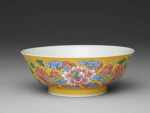Story of an Artistic Style: The Imperial Porcelain with Painted Enamels of the Kangxi Emperor