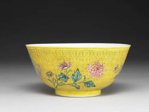 Story of an Artistic Style: Imperial Porcelain with Painted Enamels of the Qianlong Emperor