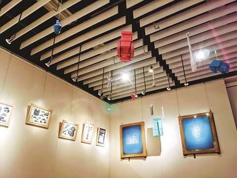 Inside the bookstore, there is a small gallery which exhibits artworks from time to time. (Photo/GinGin Store)