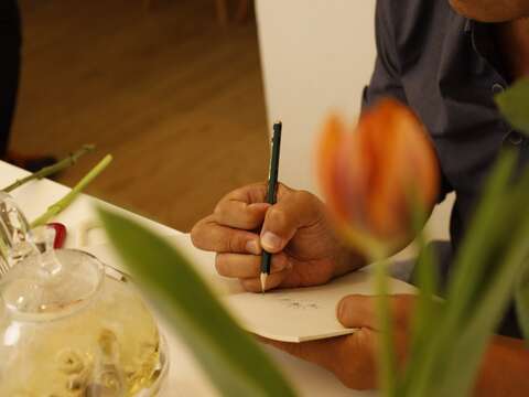 設計師蕭青陽手繪各花季代表花卉的ICON
