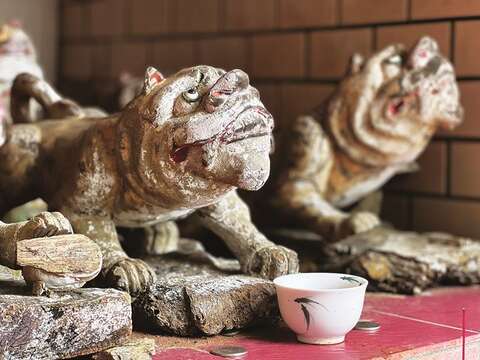 With exorcising evil spirits and guarding people’s safety being the deity’s main duties, Tiger God is highly revered in Taiwanese folk beliefs.