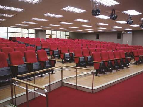 Barrier-free seats for wheelchairs can be found in theaters and classrooms in the Taipei Astronomical Museum. (Photo/Taipei Astronomical Museum)