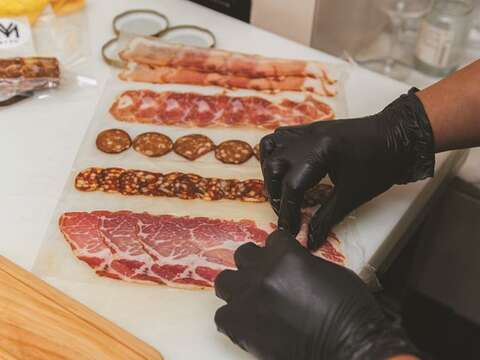 My Salumi has made various cured meats with different parts of pork, creating varied and rich flavors.