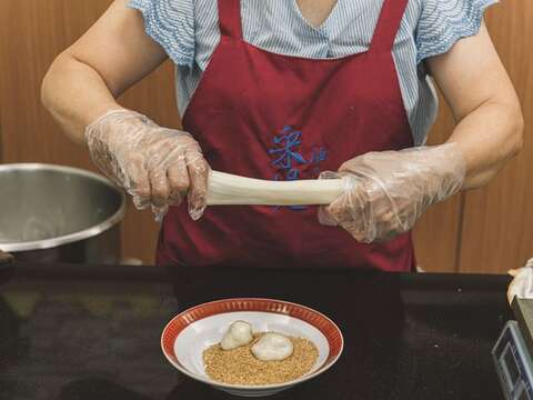 粘り気と弾力のある麻糬にはお金が手元に残る、財運が向上するという意味があります。