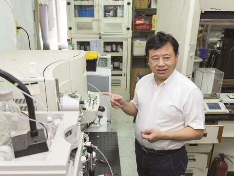 林氏の専門は化学分析ですが、その研究の範囲は芸術品の顔料、そして構成の分析と多岐に渡ります。
