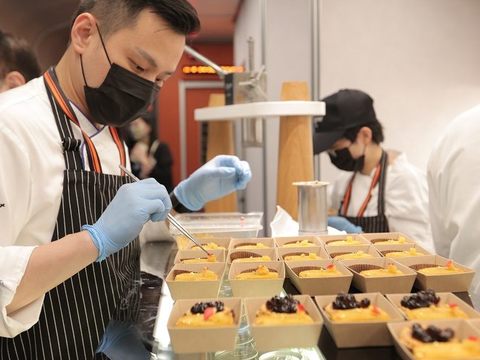 「臺北x鳴日號」遊程中，觀傳局與晶華酒店合作打造「5星列車BAR檯」讓乘客在車上也能享用5星級臺北精緻餐點