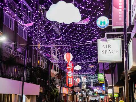 敦化南路一段190巷「戀愛甜蜜風箏」燈飾