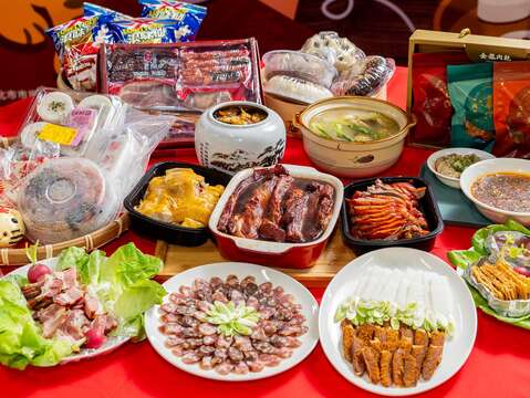 Nanmen Market Offers Great Bargains for CNY Dinner, Holiday Souvenirs