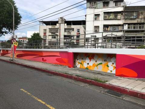 大坑街道堤壁由藝術家吳介民操刀設計