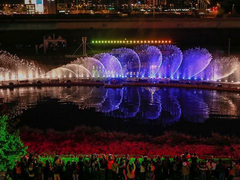 2022台北燈節長達90公尺的「水火共舞聲光劇場」