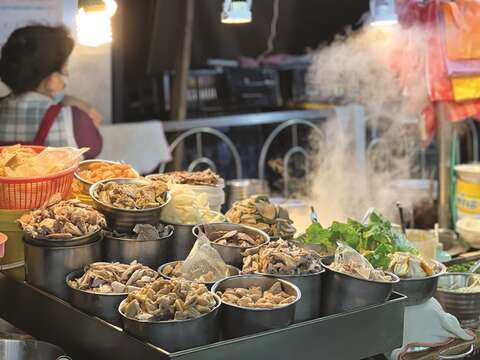 You can find piping hot local favorites alongside a busy shopping street at Linjiang Street Night Market.