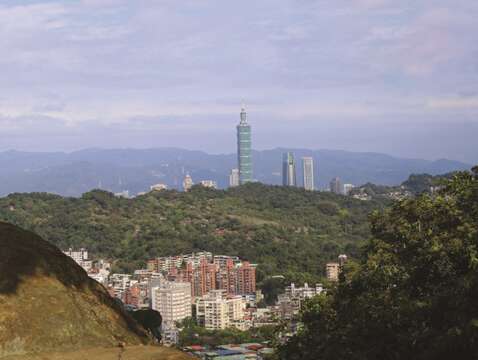 Head for the hills of the southern edge of Taipei to get a panoramic view of the city.