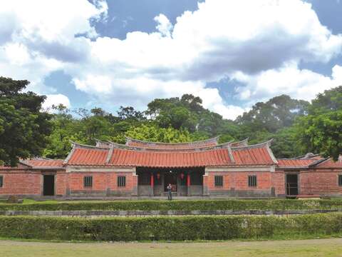 閩南式建築を代表する赤色は、台北の伝統的な建築物の美しさを表しています。