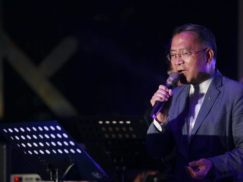 蔡炳坤副市長也獻唱多首歌曲炒熱現場氣氛。