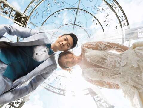 臺北玫瑰園內的光之圓頂，利用仰角拍攝手法，讓畫面更豐富。