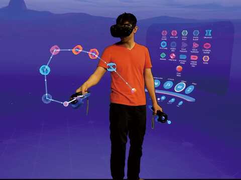 人們戴上VR 頭戴式顯示裝置後，便可進入虛擬音樂空間，創作出獨一無二的樂章。（圖／ LYRAVR）