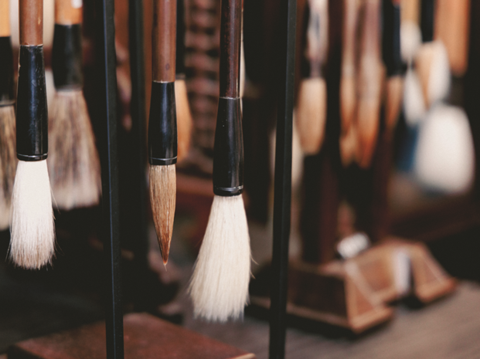Passing down the variety of skills involved in producing calligraphy brushes, Lam Sam Yick highlights its specialty in finding the right natural materials for diverse applications. (Photo/Yenyi Lin)
