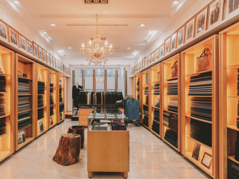 Tom Tailor collects various fabrics and textiles to produce suits according to the requests of its many returning customers.