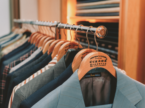 Apart from preserving traditional skills, Tom Tailor also keeps up with the latest trends to design suits that meet the current fashion climate.