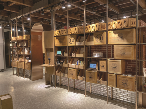 展示ブースと書店には建物の歴史に関する資料が取り揃えられています。(写真/台北記憶倉庫)