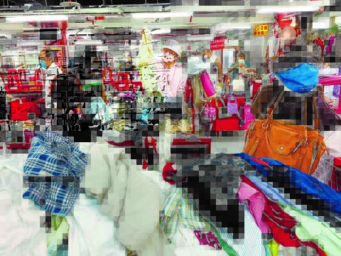 If you visit Yongchun Market on weekends, don’t forget to go treasure hunting for bargains at their second-hand market!