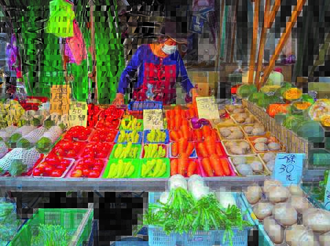 虎林街夕市にあるお店では買い物がしやすくなるよう野菜や果物を整理して陳列しています。