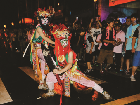 With their faces painted in colors symbolizing the gods, the Eight Generals, said to have the power to exorcise demons, play key roles in the nighttime parade.
