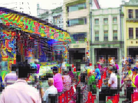 霞海城隍文化祭の目的は伝統的な宗教信仰と現代的な文化イベントを通じて、より多くの人を大稲埕に招くことです。