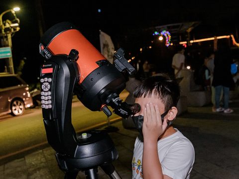 天文老師將帶領大小朋友以專業設備體驗觀星樂趣(圖片來源：臺北市政府觀光傳播局)
