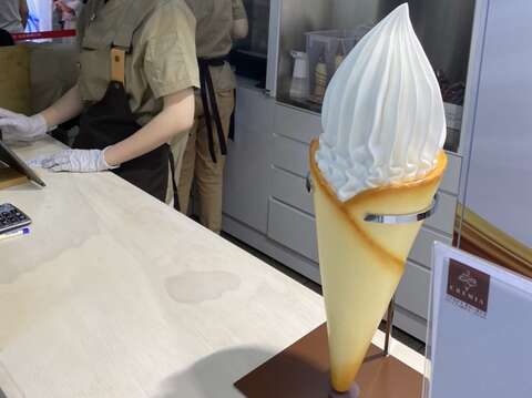 北海道冰淇淋插旗中山站(圖片來源：臺北大眾捷運股份有限公司)