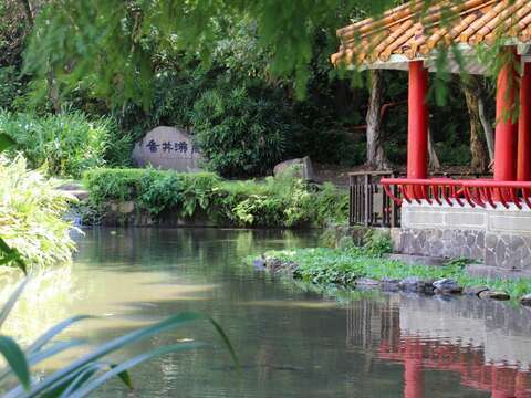Ven al Parque Tianhe para apreciar el pozo centenario