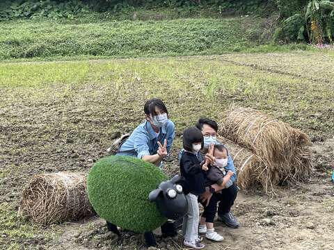 現場布置草皮羊可以跟大家合影(圖片來源：臺北市政府工務局)