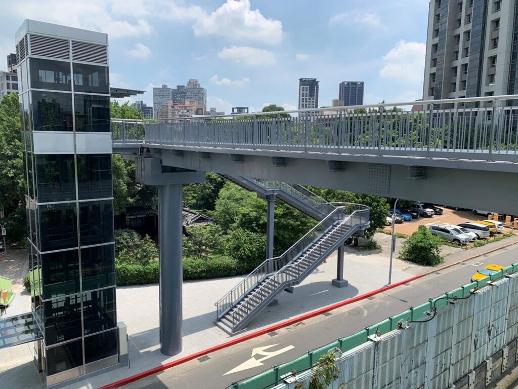 同安街電梯跨堤天橋正式啟用