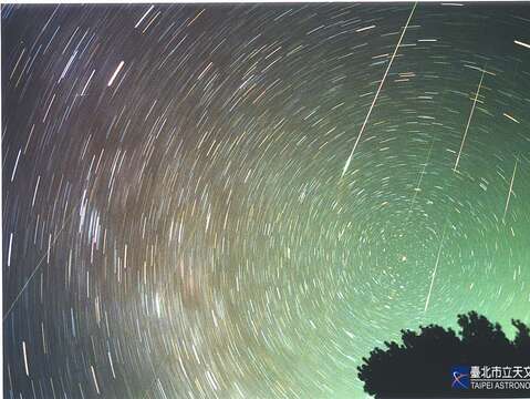 2001-獅子座流星雨塔塔加(圖片來源：臺北市立天文科學教育館)