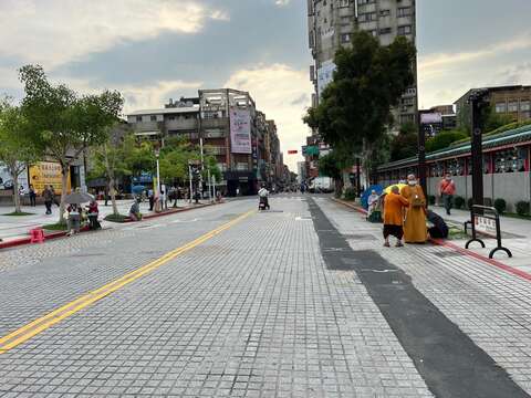 Guangzhou Street Receives Overhaul, Boasts New Road Pavement