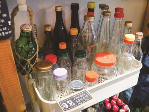ガラス瓶は再利用可能なので、プラスチックごみの削減するのにいいアイテムです。