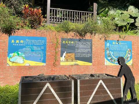 解說牌及意象述說著當地採煤歷史(圖片來源：臺北市政府工務局大地工程處)