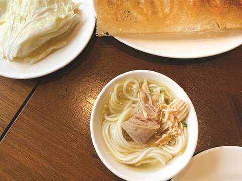 The many mouth-watering dishes and street foods in Taipei reflect the eating habits of residents.