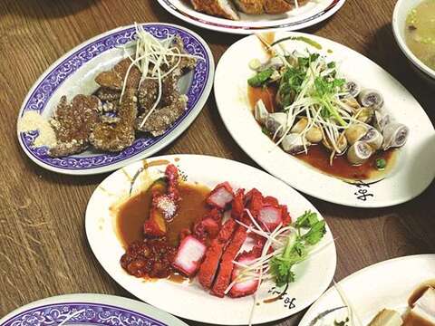 The many mouth-watering dishes and street foods in Taipei reflect the eating habits of residents.