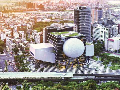 Taipei Performing Arts Center with a ball-shaped design has become a new landmark in Shilin. (Photo/Shao Bo Zhao)