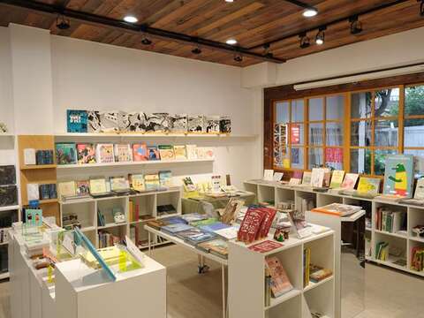 With various kinds of picture books on display, Maison Temps-Rêves offers adults and children alike different kinds of inspiration. (Photo/Yuskay Huang)
